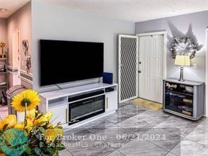 For Sale: $235,000 (2 beds, 2 baths, 1137 Square Feet)
