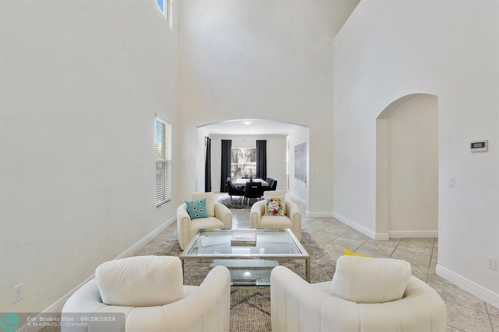 Active With Contract: $899,000 (5 beds, 4 baths, 4094 Square Feet)