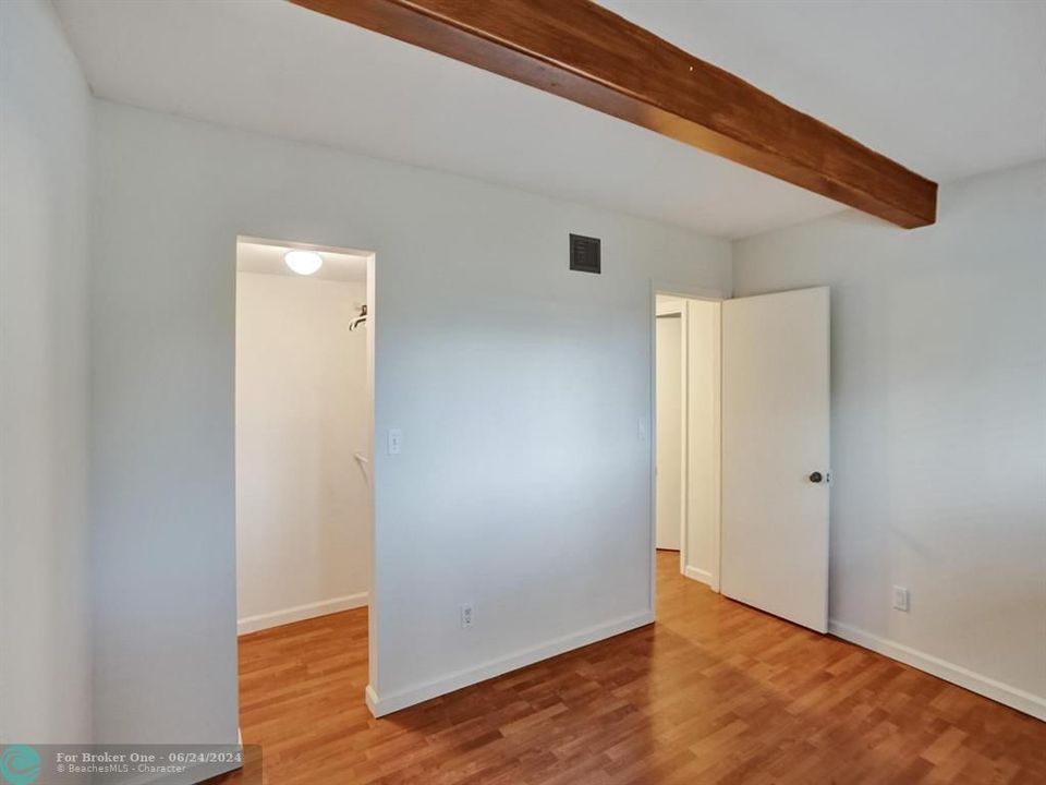 For Rent: $2,000 (2 beds, 2 baths, 905 Square Feet)