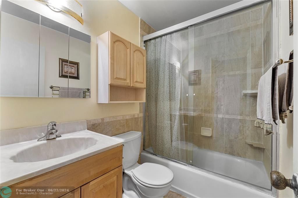 待售: $190,000 (2 贝兹, 1 浴室, 790 平方英尺)