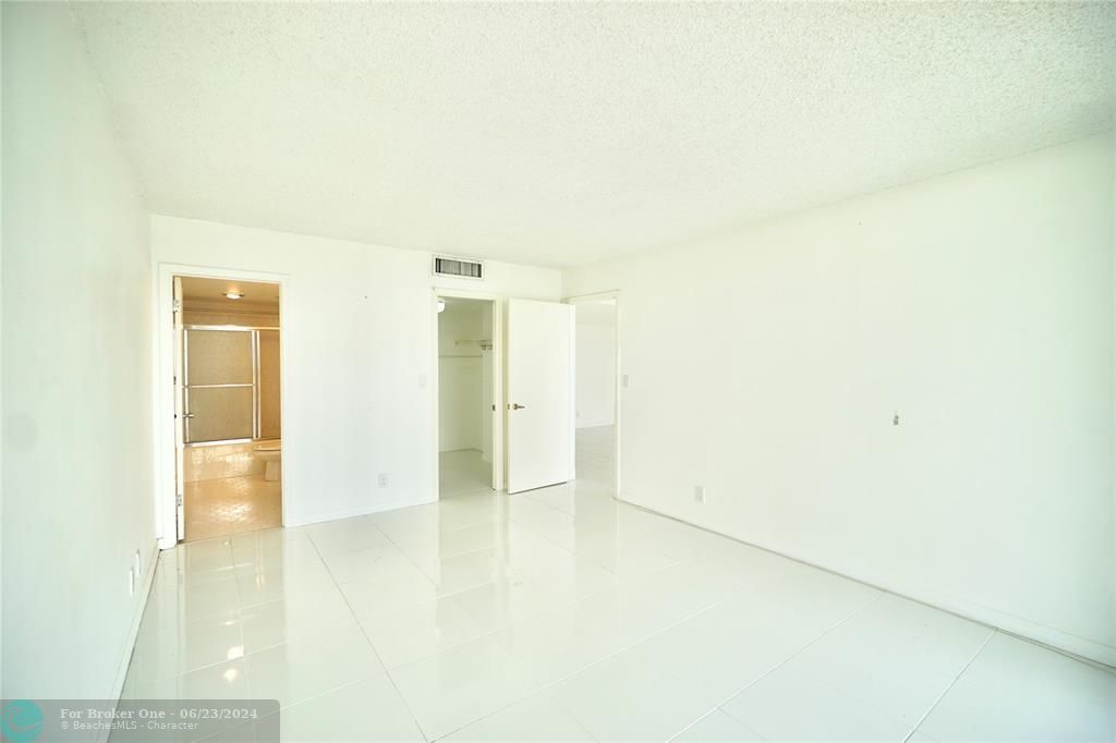 For Rent: $2,250 (2 beds, 2 baths, 1134 Square Feet)
