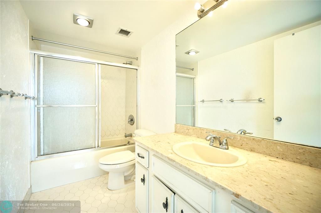For Rent: $2,250 (2 beds, 2 baths, 1134 Square Feet)