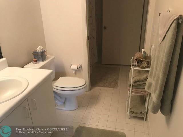 For Rent: $1,950 (2 beds, 1 baths, 1050 Square Feet)