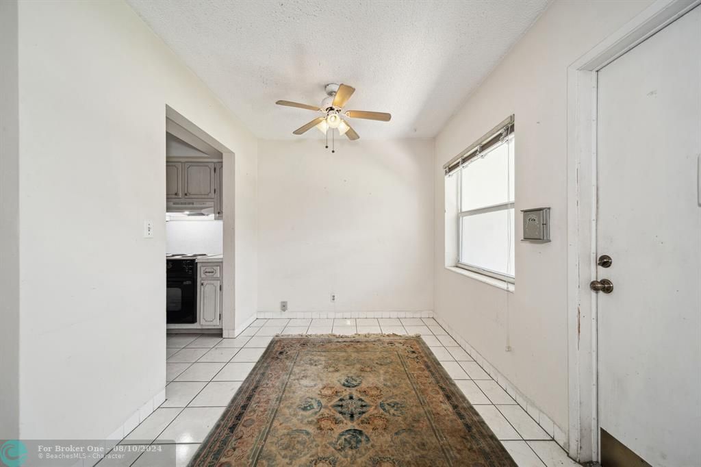 Active With Contract: $219,000 (2 beds, 1 baths, 925 Square Feet)