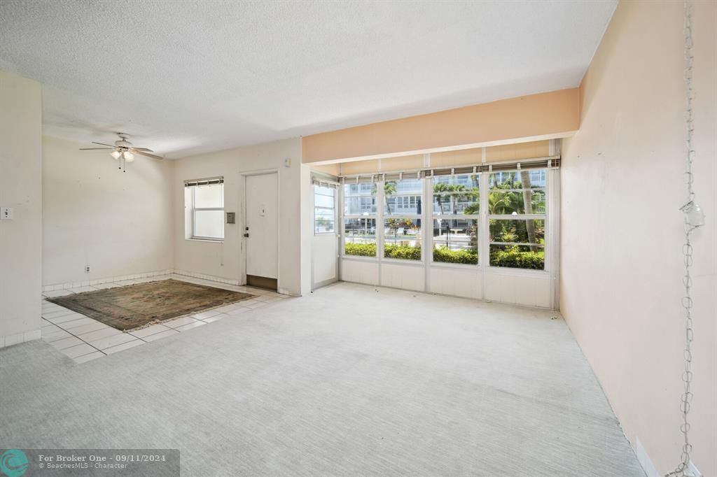 Active With Contract: $219,000 (2 beds, 1 baths, 925 Square Feet)