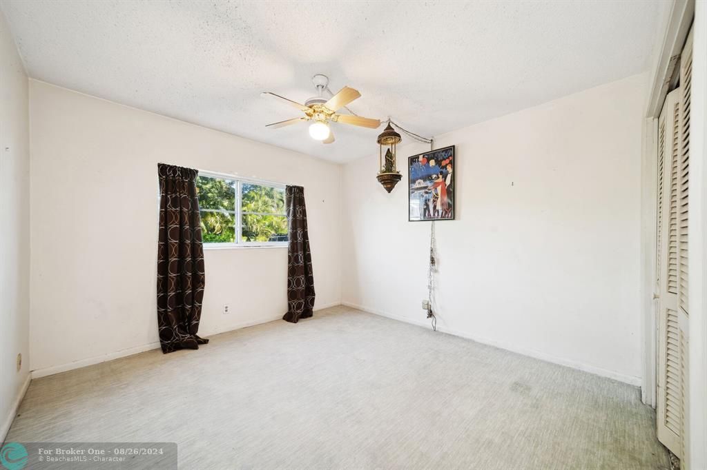 Active With Contract: $219,000 (2 beds, 1 baths, 925 Square Feet)