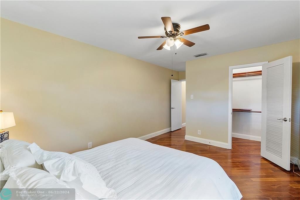 For Sale: $309,000 (2 beds, 1 baths, 1211 Square Feet)