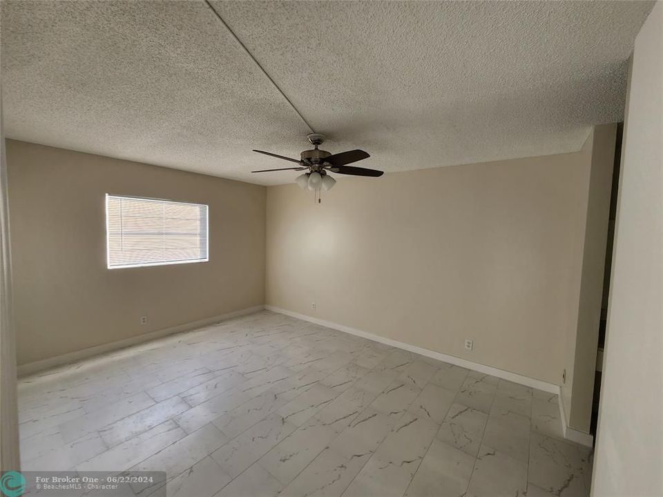 For Rent: $2,200 (2 beds, 2 baths, 1196 Square Feet)