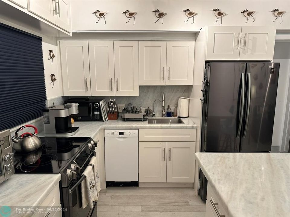 For Sale: $359,000 (1 beds, 2 baths, 850 Square Feet)