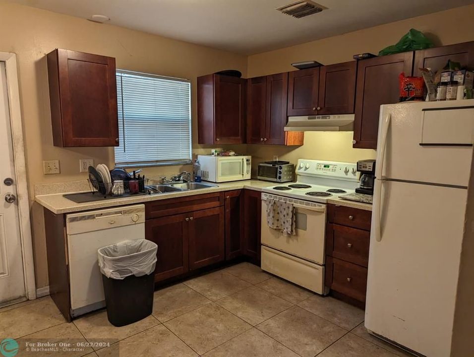 For Sale: $159,000 (2 beds, 2 baths, 1120 Square Feet)