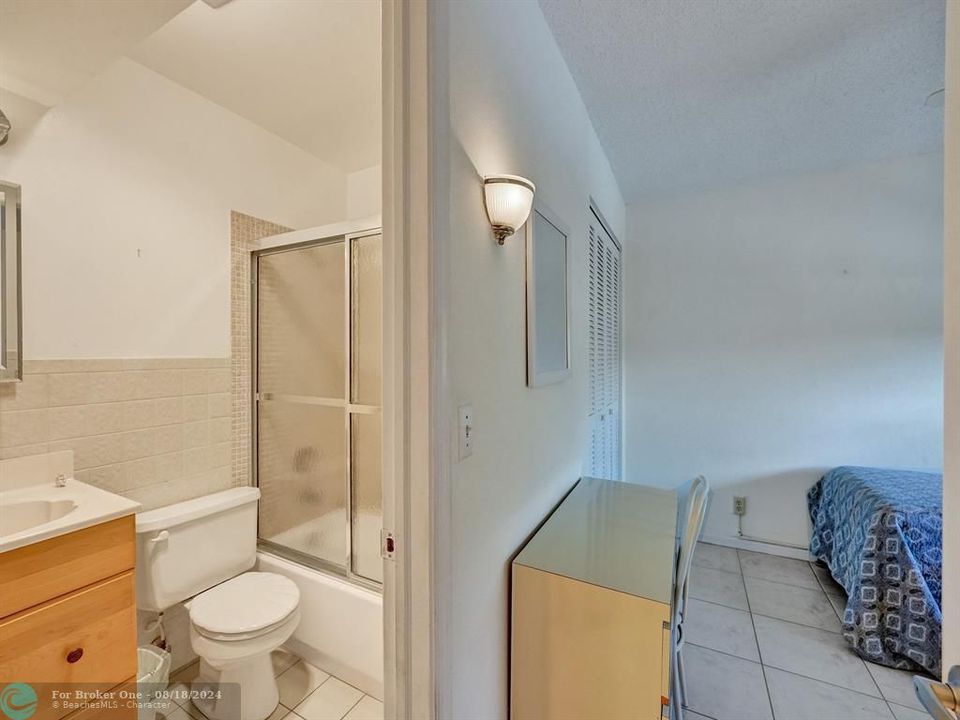 For Sale: $225,000 (2 beds, 2 baths, 791 Square Feet)