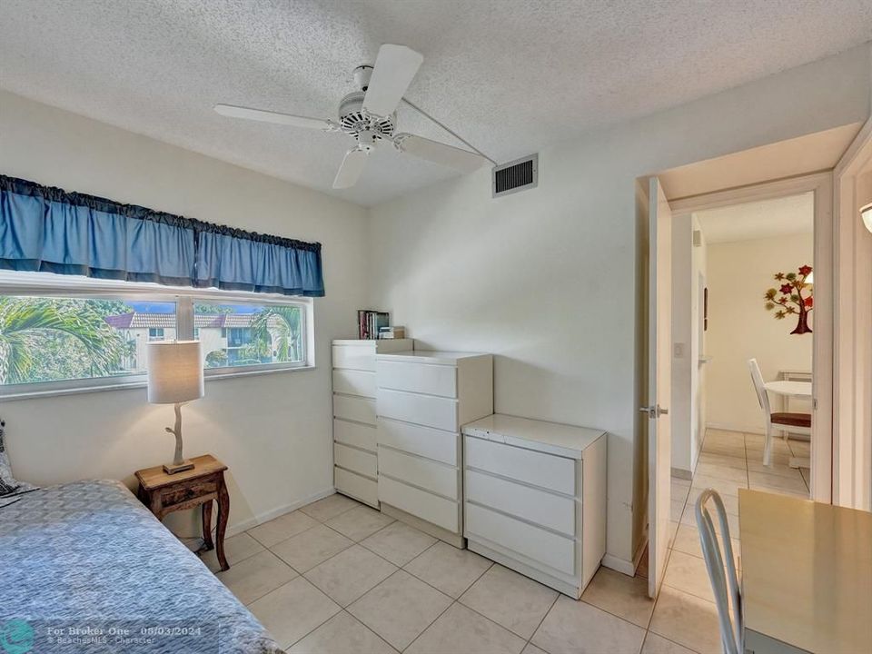 For Sale: $225,000 (2 beds, 2 baths, 791 Square Feet)