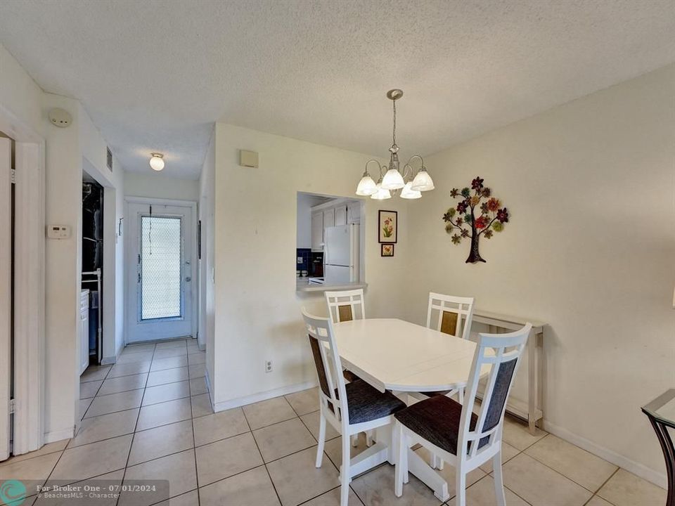 For Sale: $225,000 (2 beds, 2 baths, 791 Square Feet)