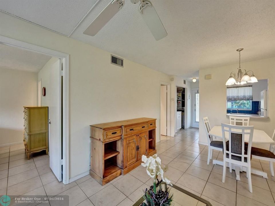 For Sale: $225,000 (2 beds, 2 baths, 791 Square Feet)