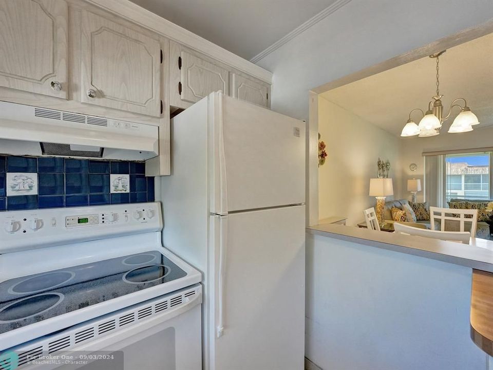 For Sale: $225,000 (2 beds, 2 baths, 791 Square Feet)