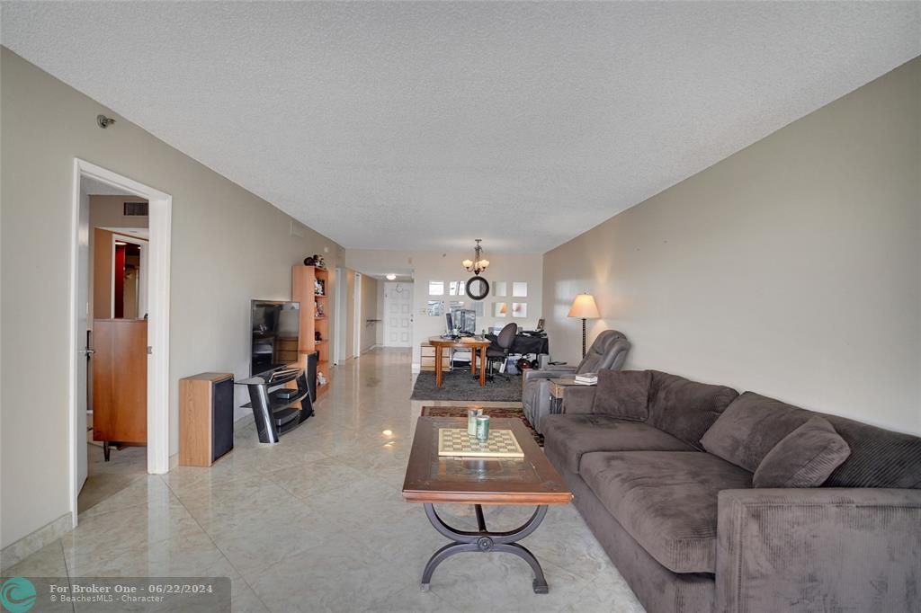 For Sale: $259,000 (2 beds, 2 baths, 1260 Square Feet)