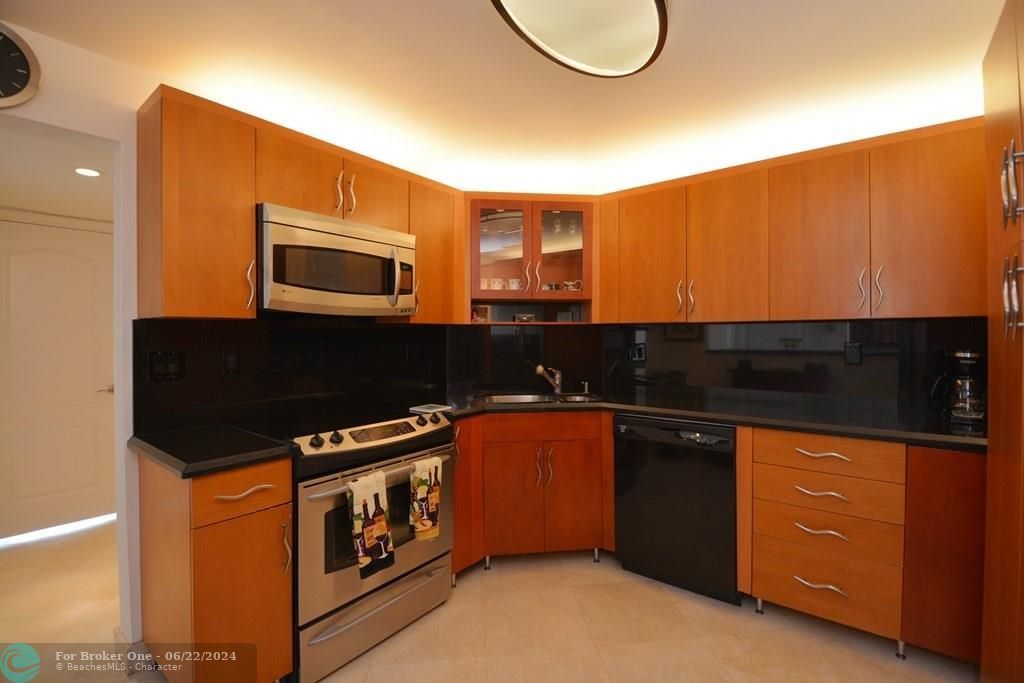For Rent: $6,200 (2 beds, 2 baths, 1622 Square Feet)