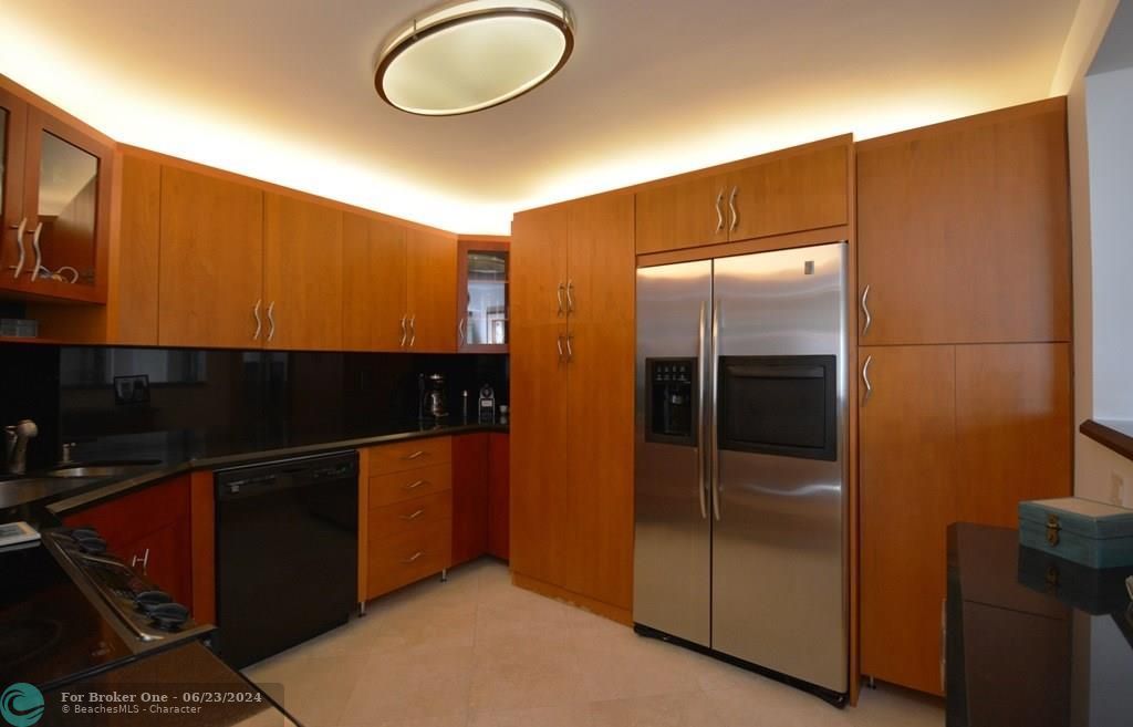For Rent: $6,200 (2 beds, 2 baths, 1622 Square Feet)