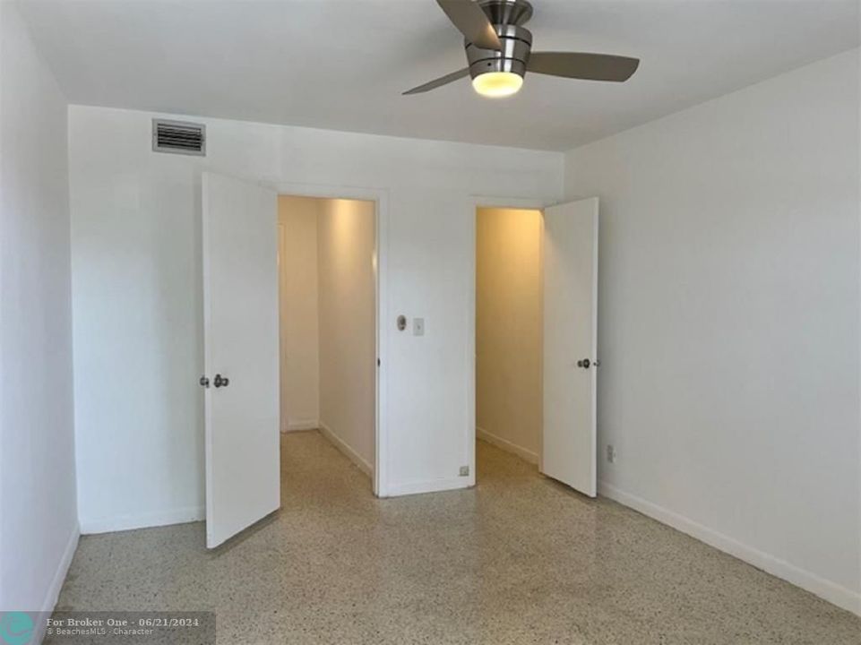 For Sale: $160,000 (1 beds, 1 baths, 620 Square Feet)