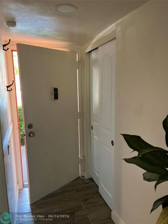 Active With Contract: $158,800 (2 beds, 2 baths, 1008 Square Feet)