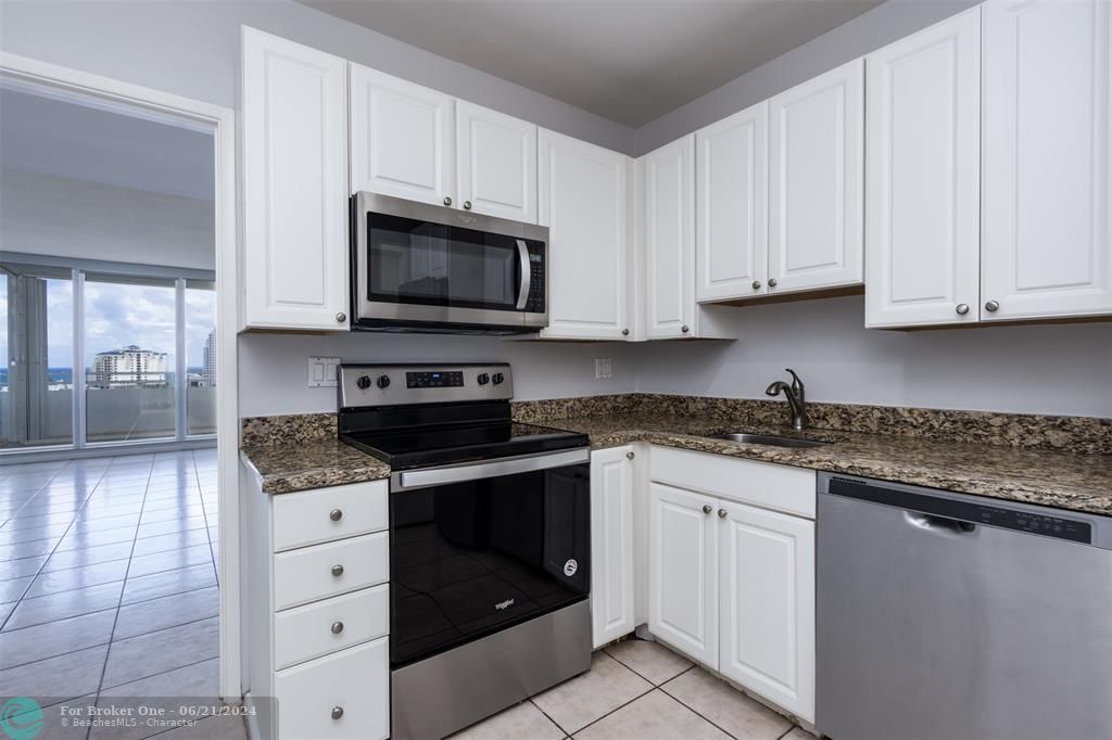 For Rent: $2,800 (1 beds, 1 baths, 850 Square Feet)