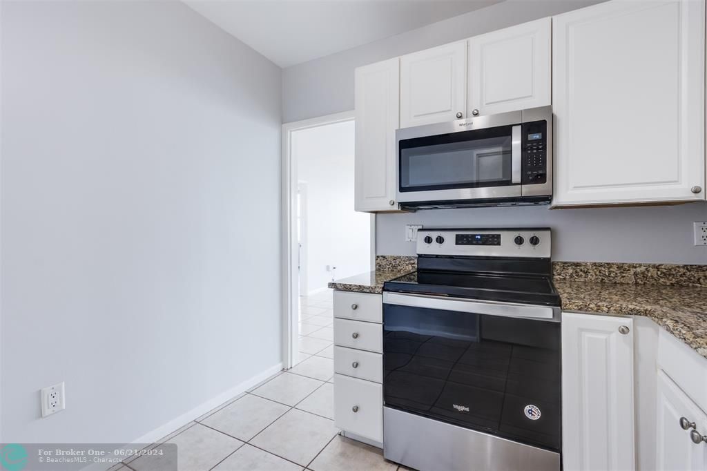 For Rent: $2,800 (1 beds, 1 baths, 850 Square Feet)
