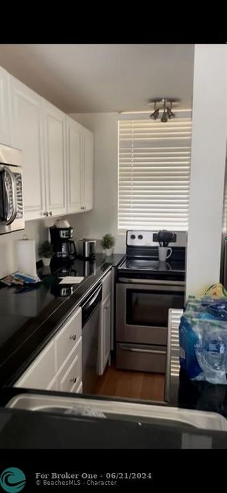 For Rent: $2,500 (2 beds, 1 baths, 814 Square Feet)