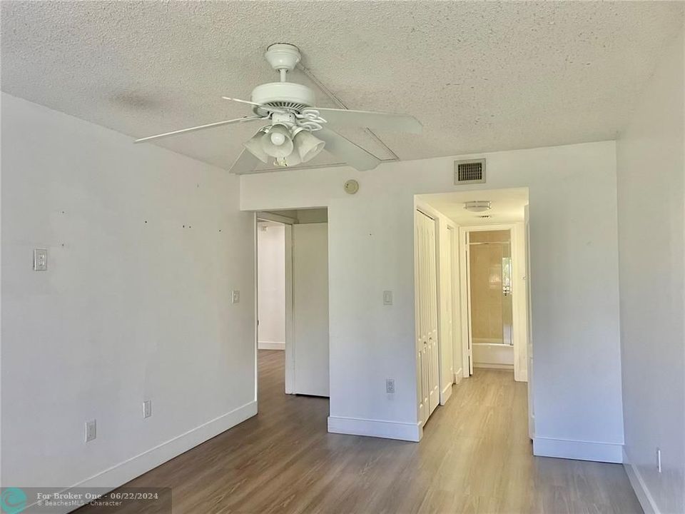 For Rent: $2,300 (3 beds, 2 baths, 1057 Square Feet)