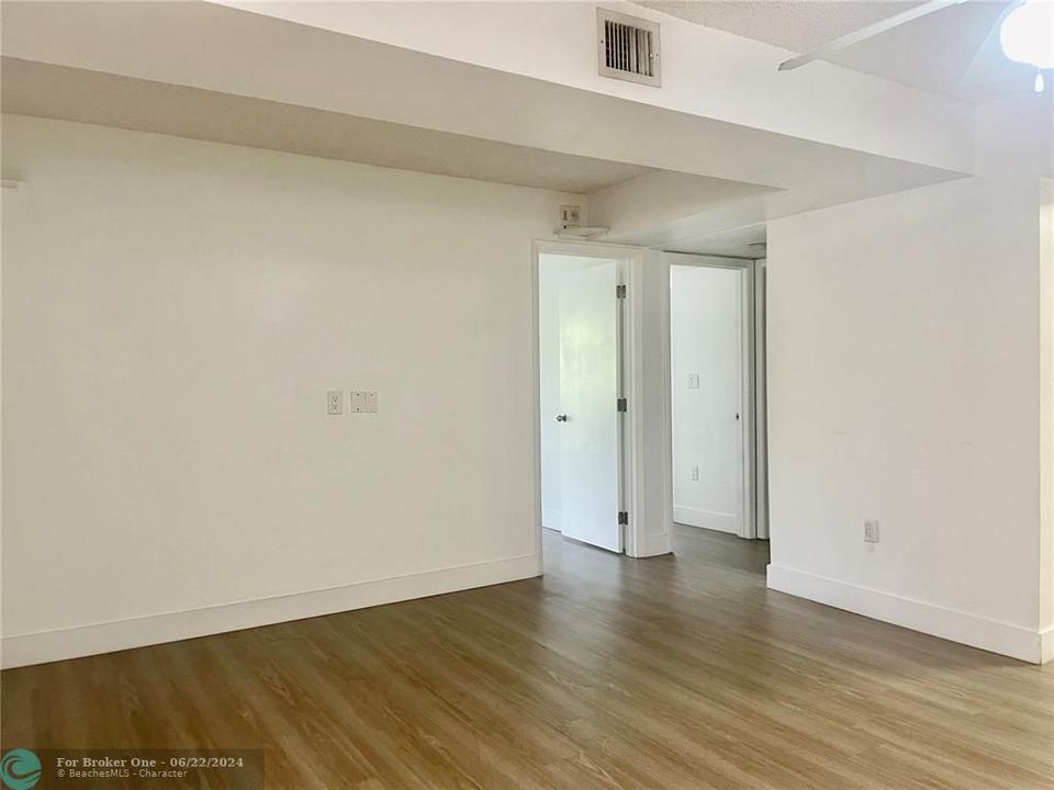 For Rent: $2,300 (3 beds, 2 baths, 1057 Square Feet)