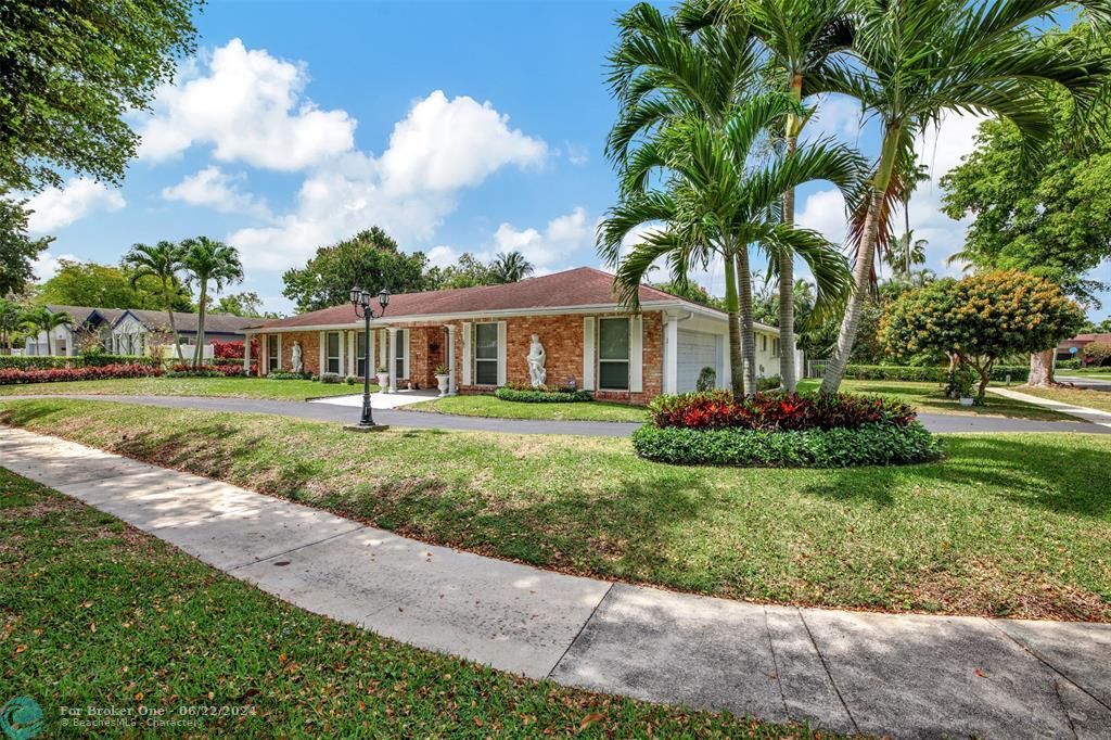 For Sale: $845,000 (4 beds, 3 baths, 3200 Square Feet)