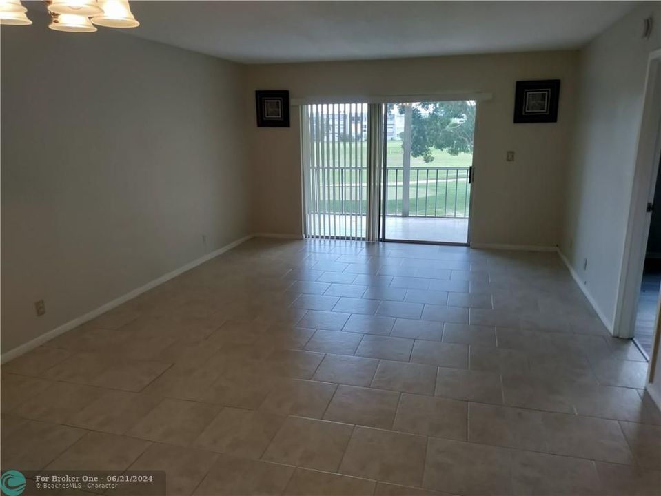 For Rent: $1,700 (2 beds, 2 baths, 920 Square Feet)