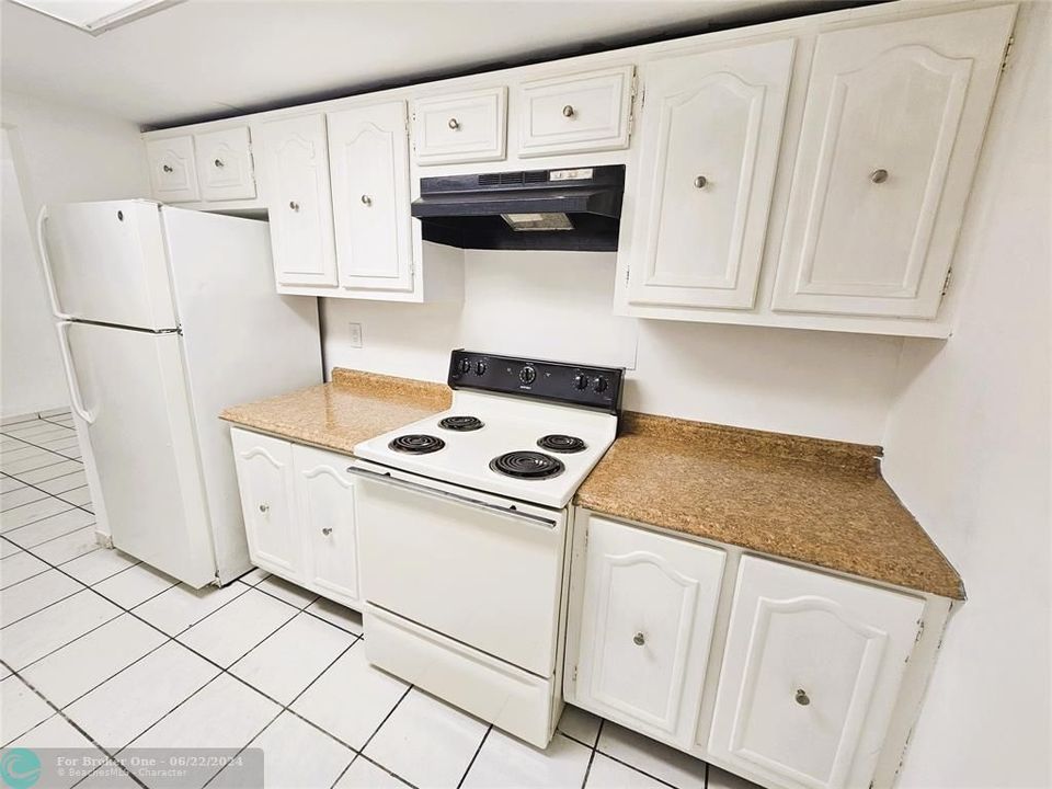 For Sale: $160,000 (2 beds, 1 baths, 1025 Square Feet)