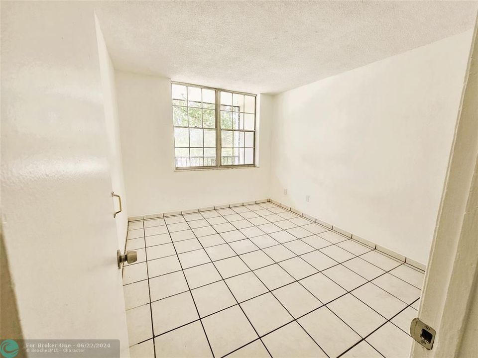 For Sale: $160,000 (2 beds, 1 baths, 1025 Square Feet)
