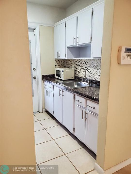 For Sale: $135,000 (2 beds, 1 baths, 705 Square Feet)