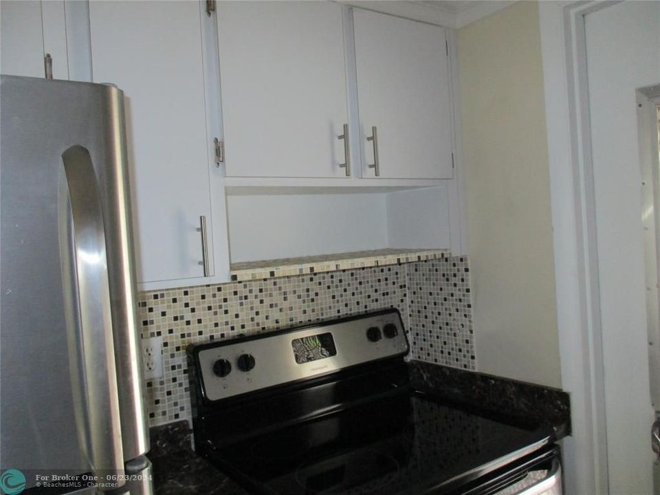 For Sale: $135,000 (2 beds, 1 baths, 705 Square Feet)
