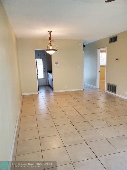 For Sale: $139,900 (2 beds, 1 baths, 705 Square Feet)