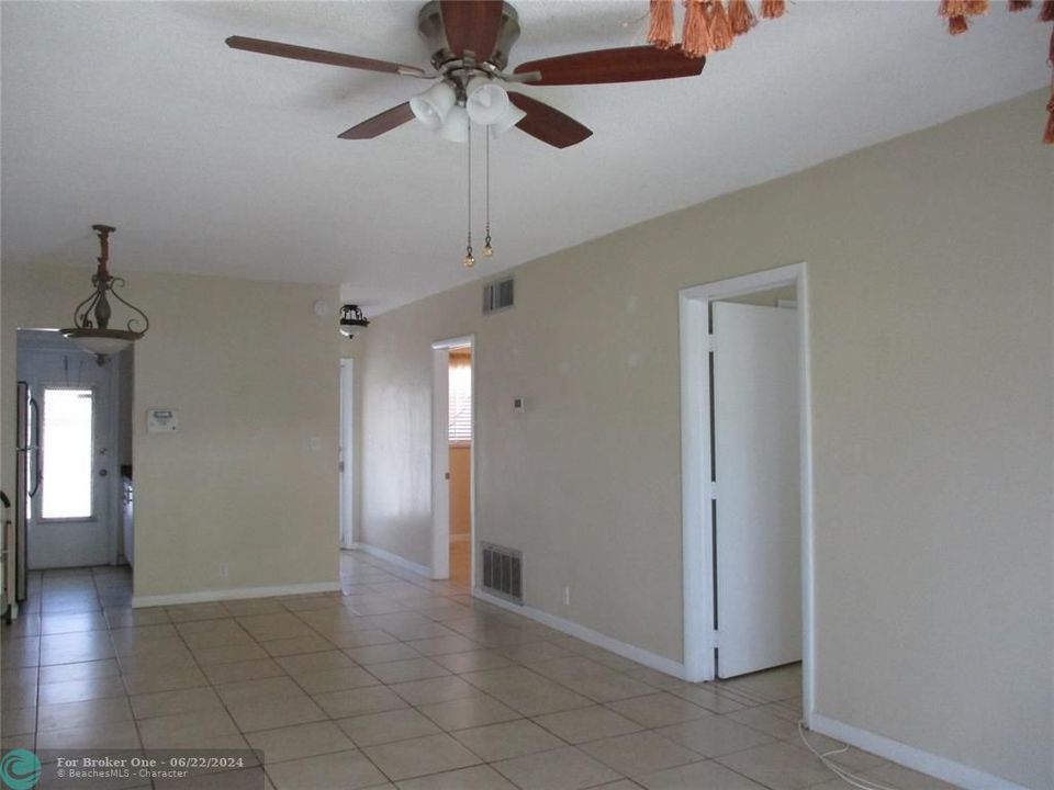 For Sale: $139,900 (2 beds, 1 baths, 705 Square Feet)