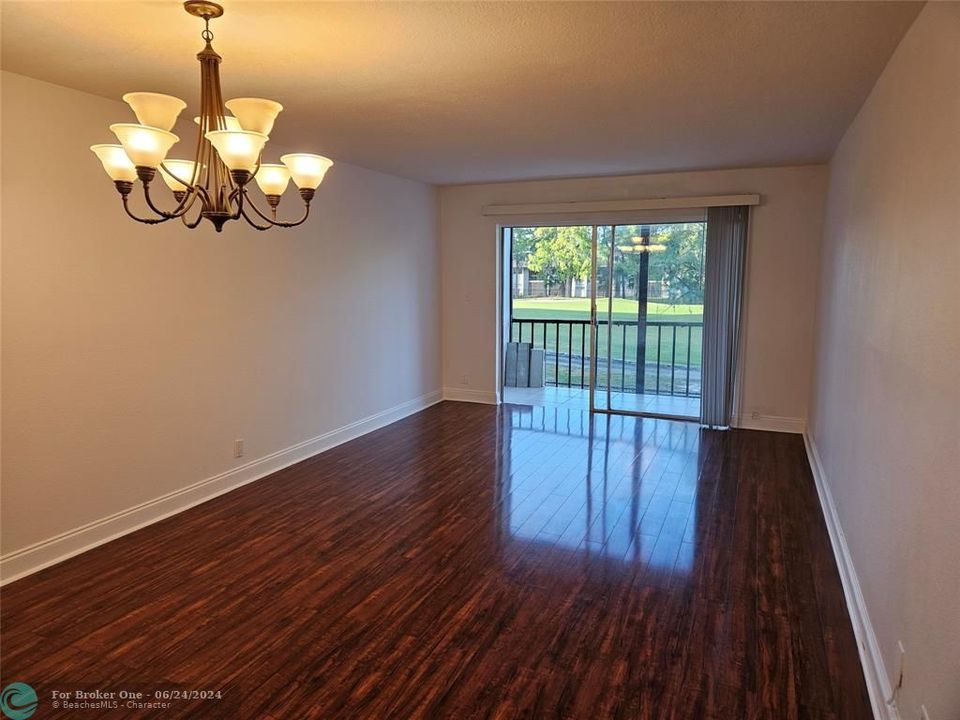 Active With Contract: $1,600 (1 beds, 1 baths, 750 Square Feet)