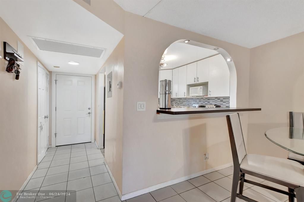 For Sale: $219,000 (2 beds, 2 baths, 918 Square Feet)