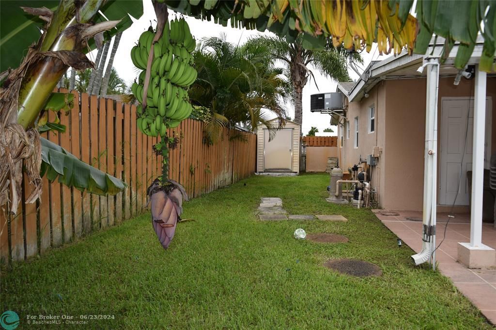 Active With Contract: $3,700 (3 beds, 2 baths, 1462 Square Feet)