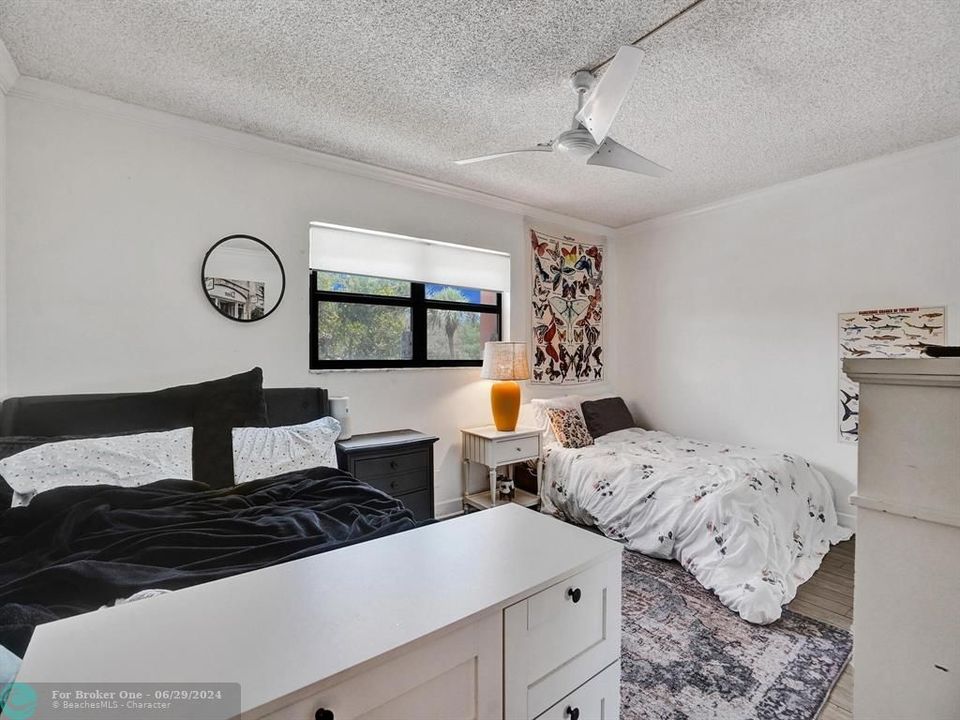 For Sale: $375,000 (2 beds, 2 baths, 1025 Square Feet)