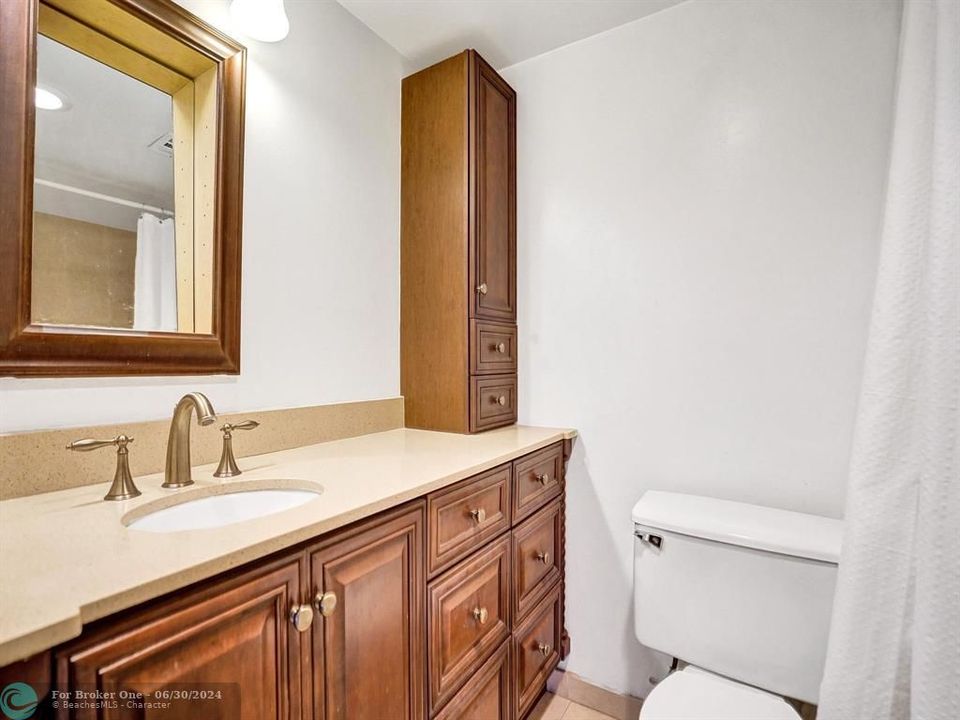 For Sale: $375,000 (2 beds, 2 baths, 1025 Square Feet)