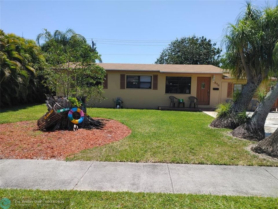 Active With Contract: $420,000 (4 beds, 1 baths, 1369 Square Feet)