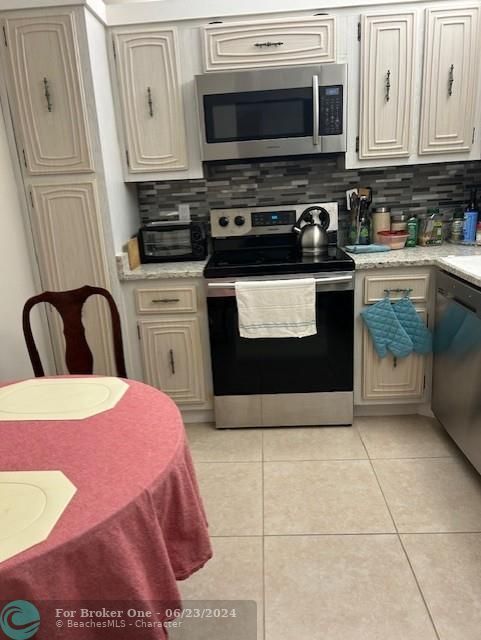 For Sale: $1,600 (2 beds, 2 baths, 865 Square Feet)