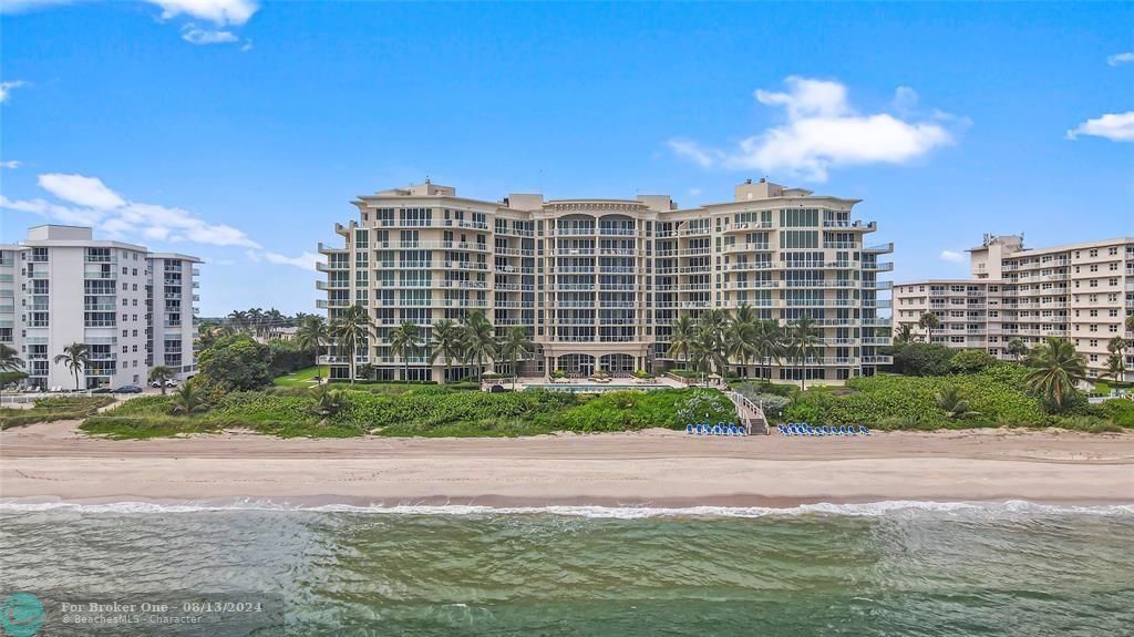 Recently Sold: $2,999,000 (3 beds, 3 baths, 2619 Square Feet)