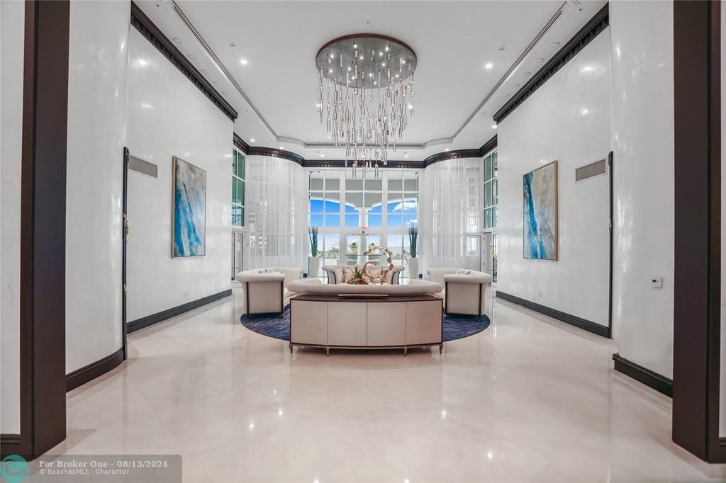 Recently Sold: $2,999,000 (3 beds, 3 baths, 2619 Square Feet)