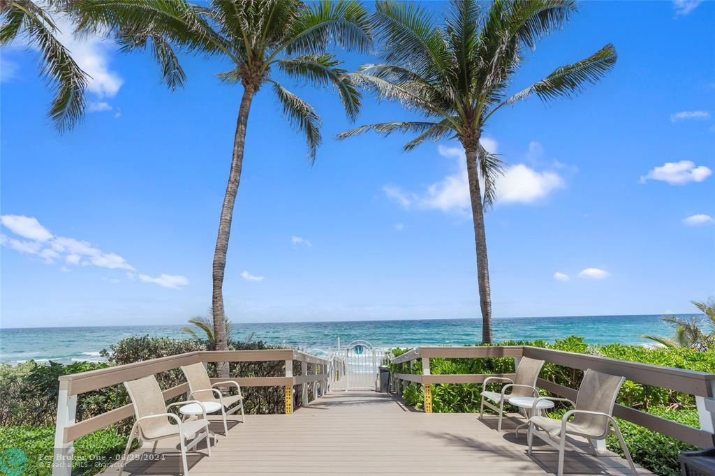 Recently Sold: $2,999,000 (3 beds, 3 baths, 2619 Square Feet)