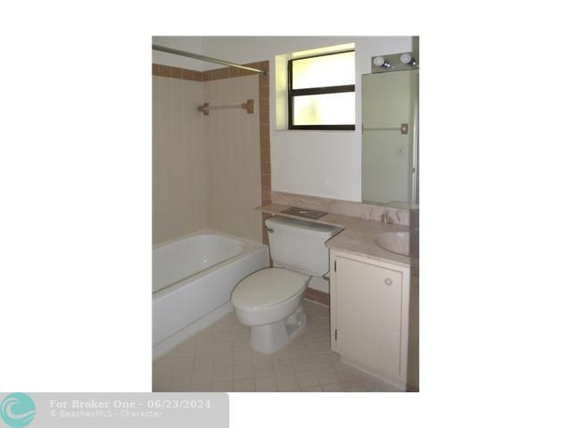 For Rent: $2,100 (2 beds, 2 baths, 994 Square Feet)