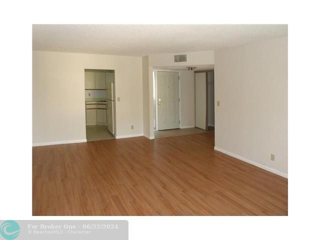 For Rent: $2,100 (2 beds, 2 baths, 994 Square Feet)