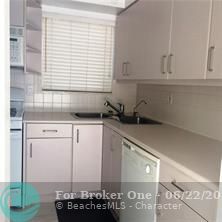 For Rent: $2,050 (1 beds, 1 baths, 700 Square Feet)